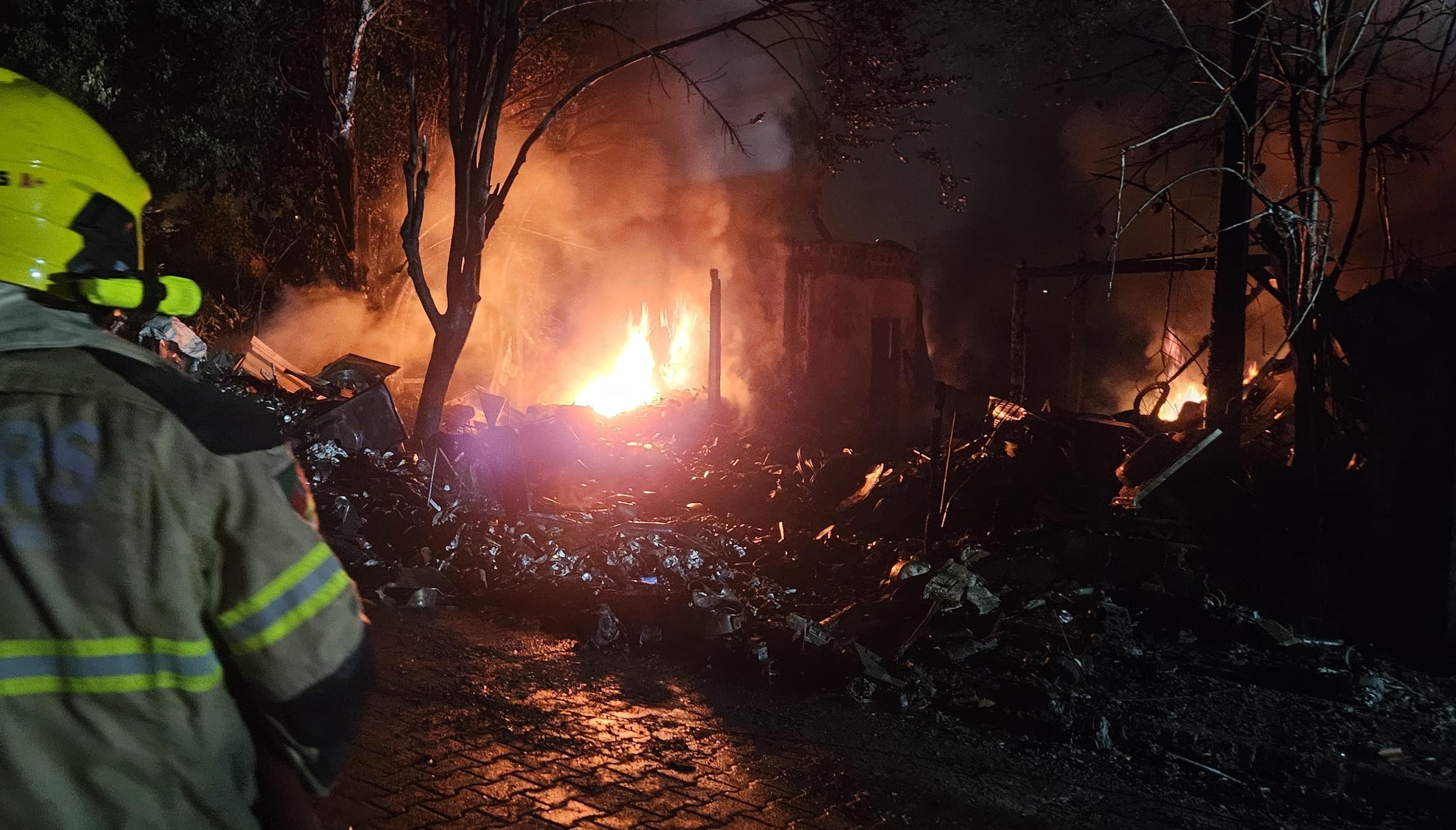 Incêndio destrói casa em Celorico de Basto, image size:3241x1848